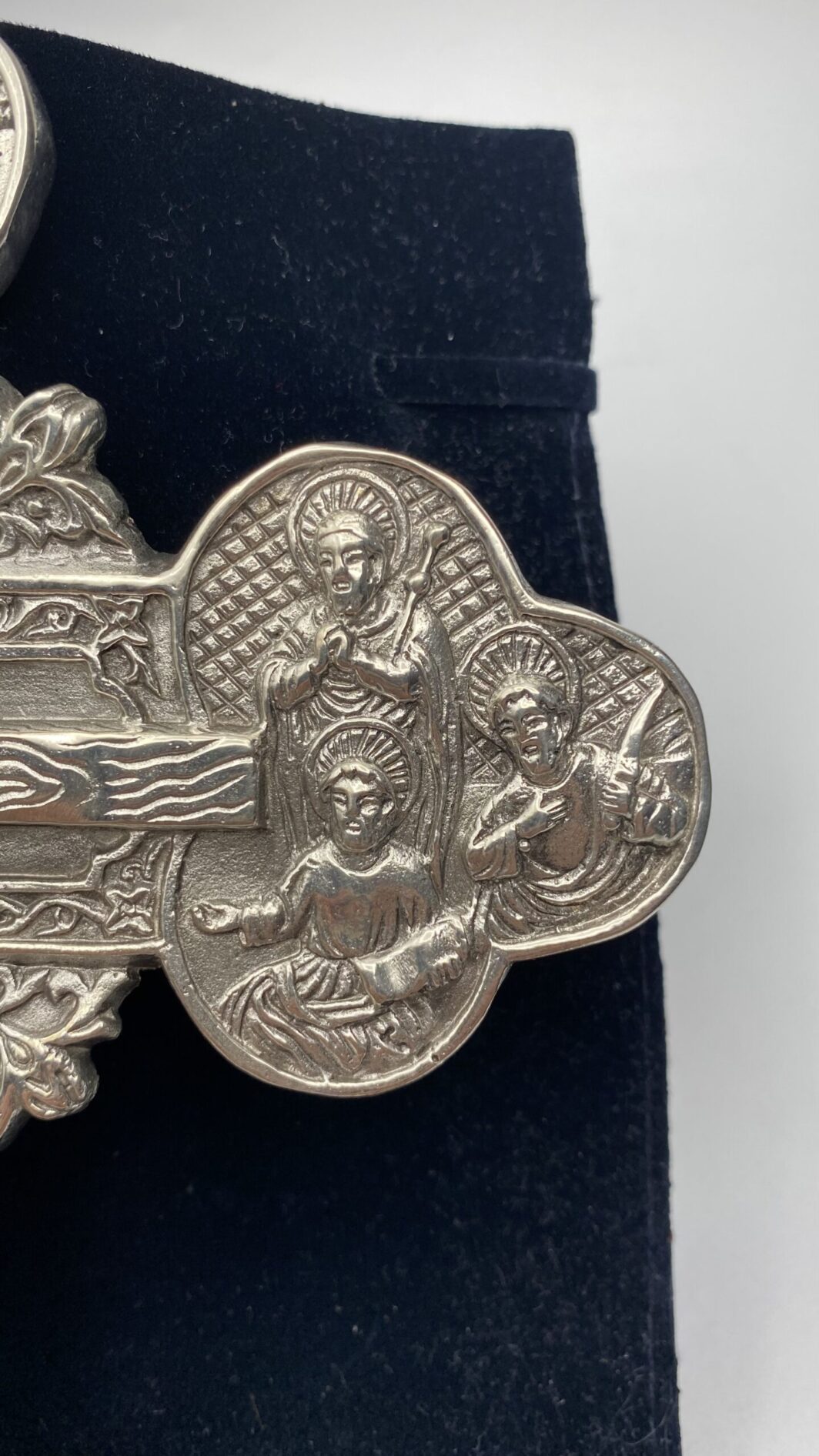 CROCE NEOBIZANTINA IN BRONZO ARGENTATO. NEOBYZANTINE CROSS IN SILVER-PLATED BRONZE - immagine 5
