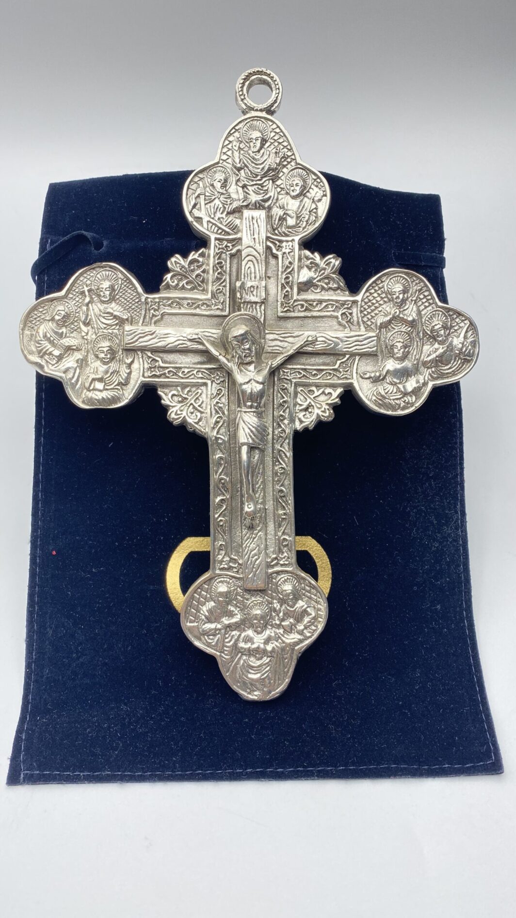 CROCE NEOBIZANTINA IN BRONZO ARGENTATO. NEOBYZANTINE CROSS IN SILVER-PLATED BRONZE
