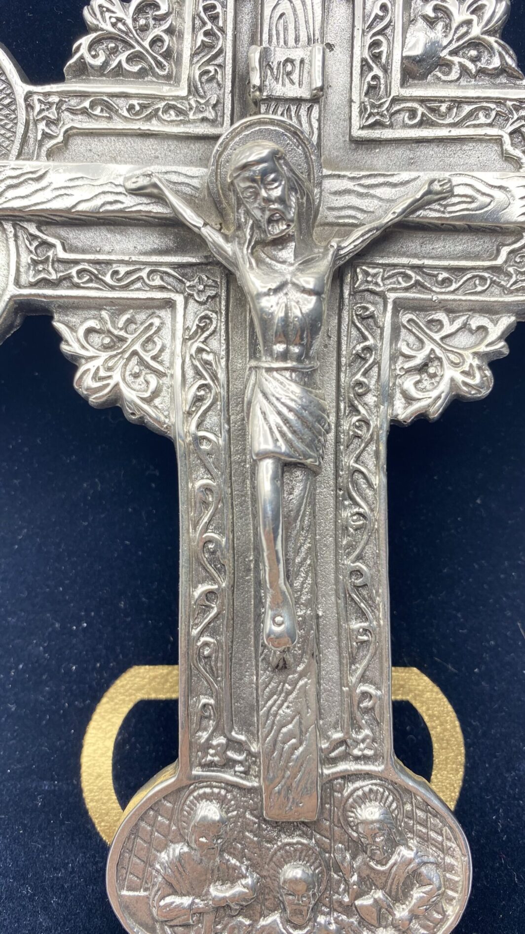 CROCE NEOBIZANTINA IN BRONZO ARGENTATO. NEOBYZANTINE CROSS IN SILVER-PLATED BRONZE - immagine 2