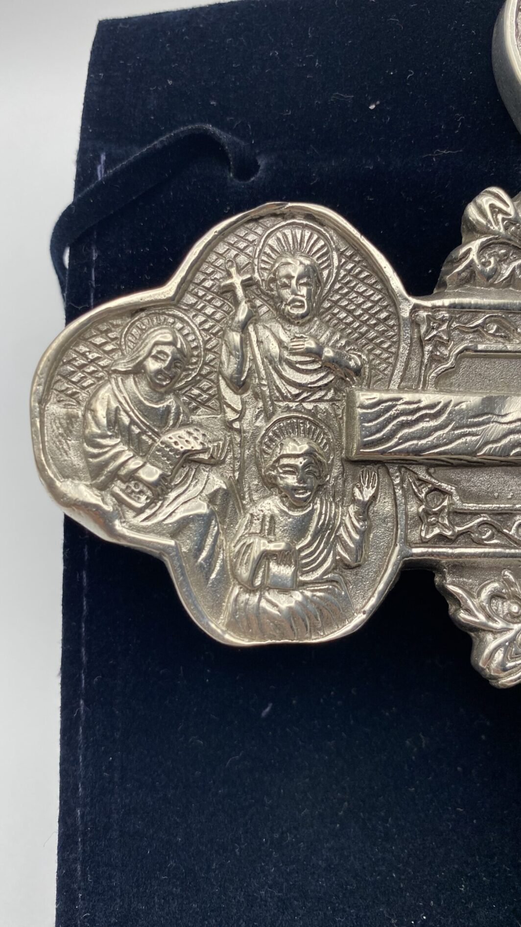 CROCE NEOBIZANTINA IN BRONZO ARGENTATO. NEOBYZANTINE CROSS IN SILVER-PLATED BRONZE - immagine 4