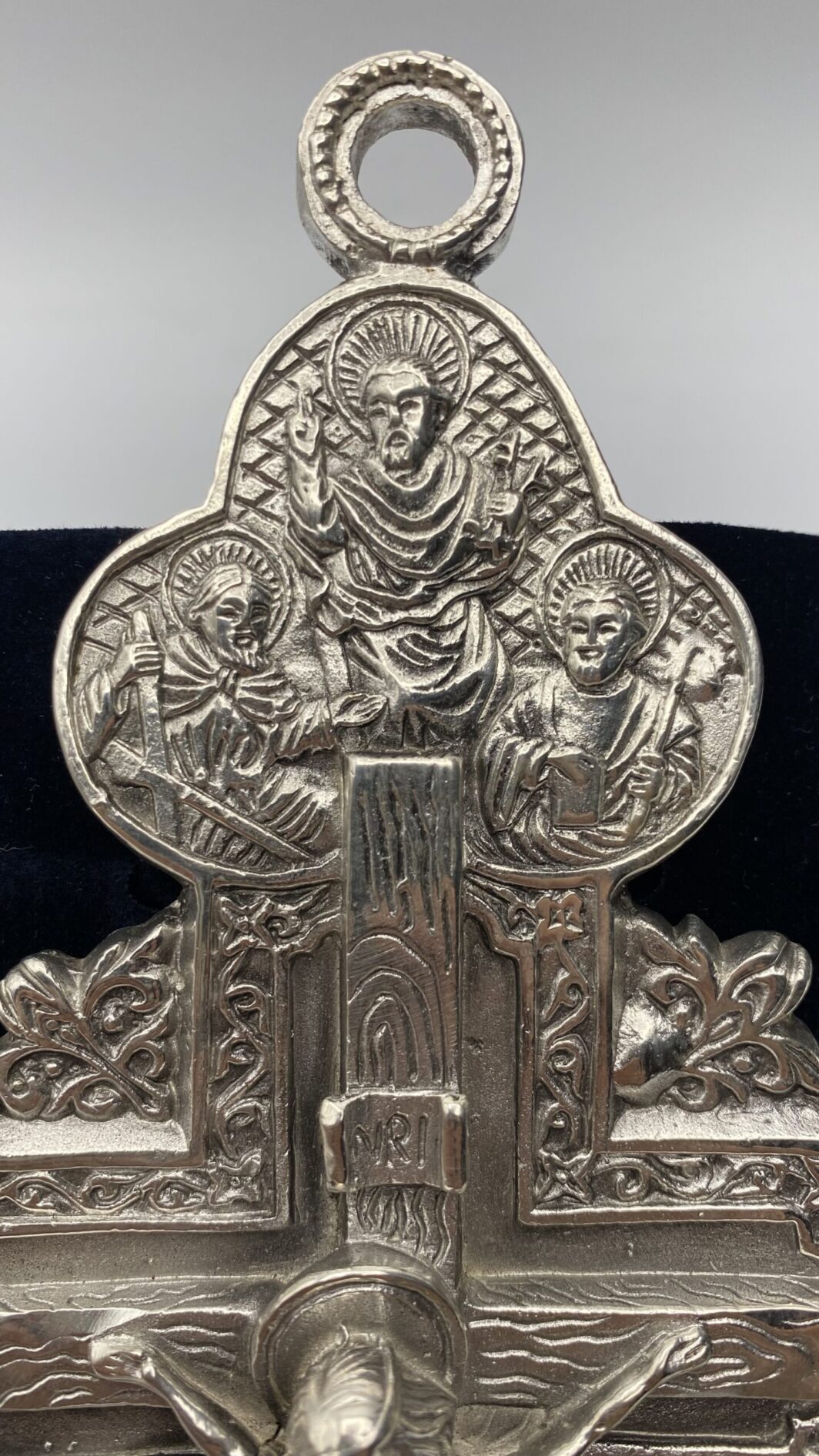 CROCE NEOBIZANTINA IN BRONZO ARGENTATO. NEOBYZANTINE CROSS IN SILVER-PLATED BRONZE - immagine 3