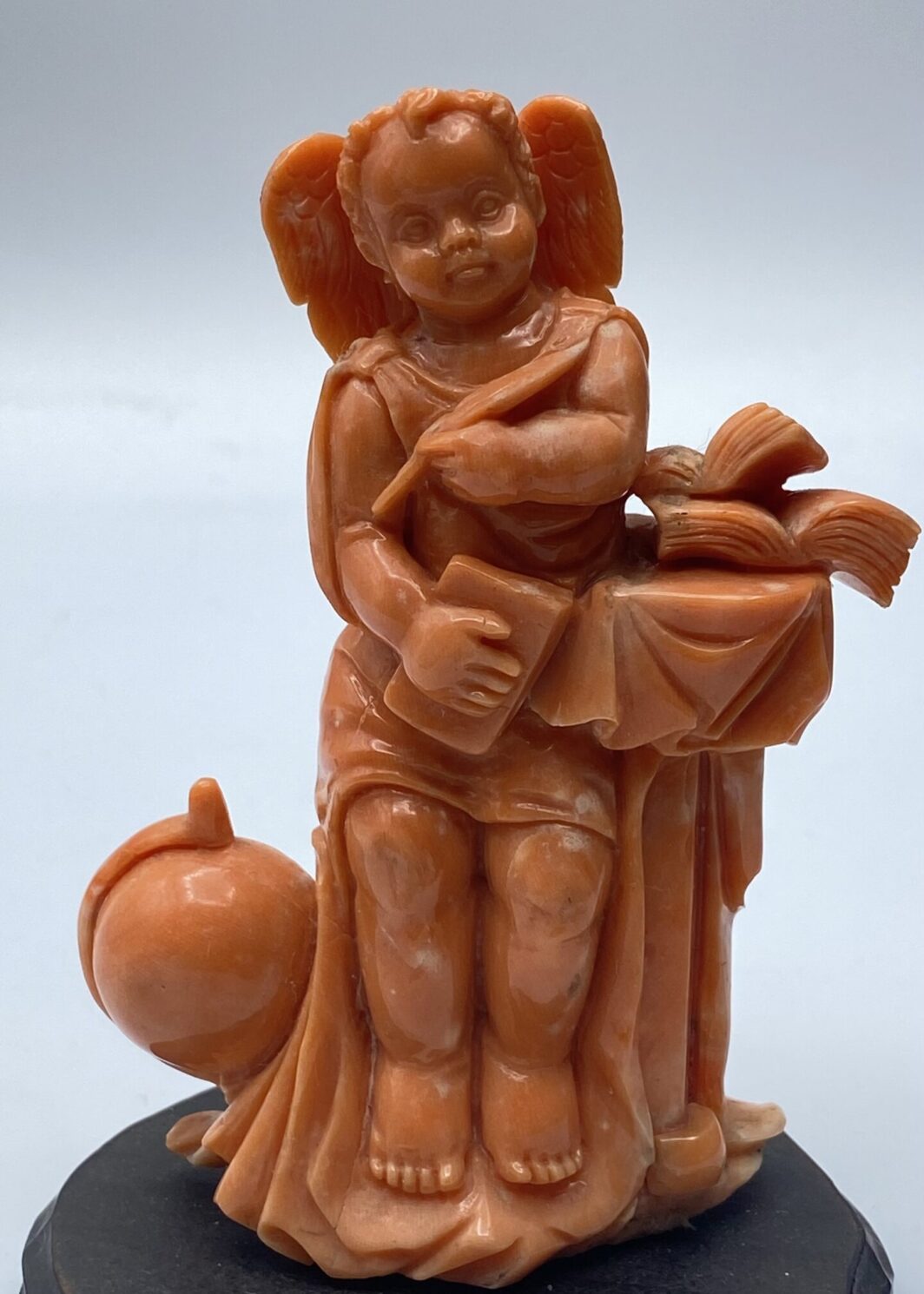 SCULTURA IN CORALLO “ANGELO DELLA SAPIENZA E DELLA CONOSCENZA UNIVERSALE”. FINE ‘800