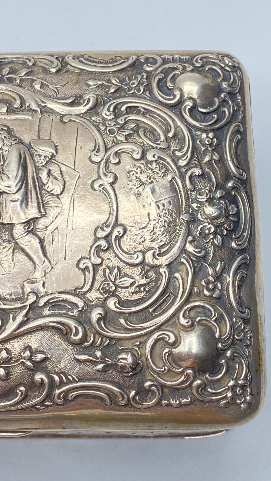 ANTICA ZUCCHERIERA TEDESCA IN ARGENTO CON INTERNO IN VERMEIL. GERMANIA XIX sec. - immagine 14