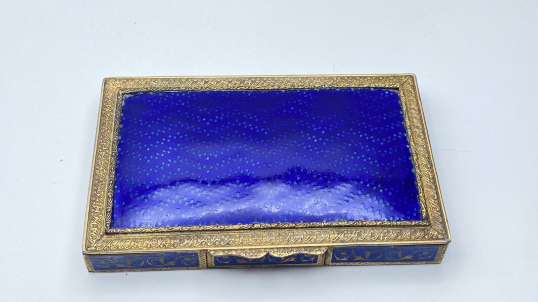 STRAORDINARIA SCATOLA DA SCRITTOIO IN BRONZO E SMALTI  A FUOCO BLU DE ROI. FRANCIA XIX SEC. - immagine 8