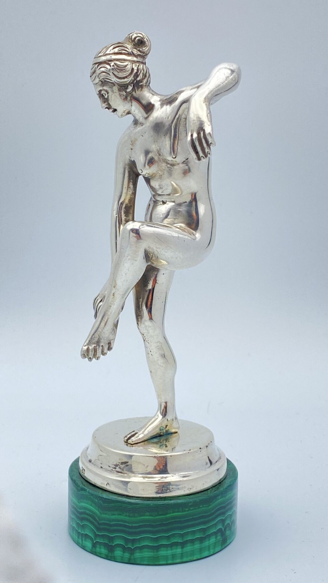 FIGURA DI MUSA IN STILE NEOCLASSICO, IN ARGENTO 800 MASSICCIO, CON BASE IN MALACHITE. ITALIA INIZI ‘900. - immagine 7