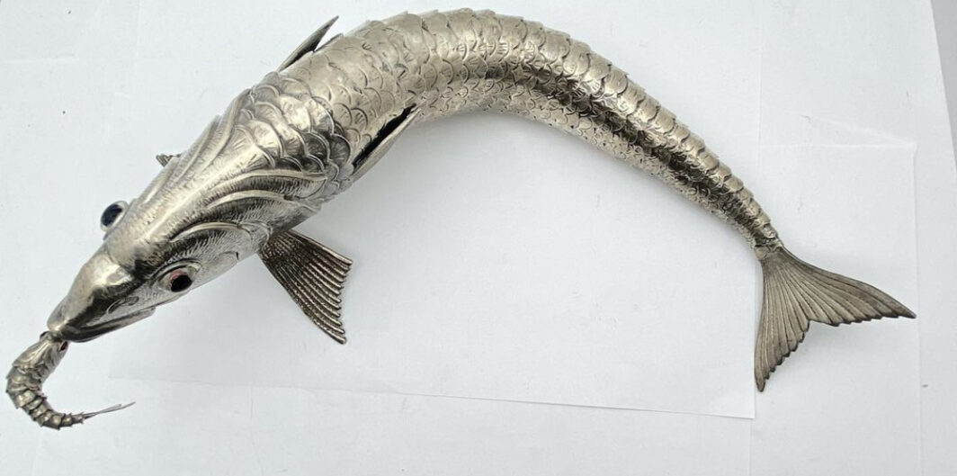 GRANDE PESCE SNODATO IN ARGENTO. XX sec. - immagine 10