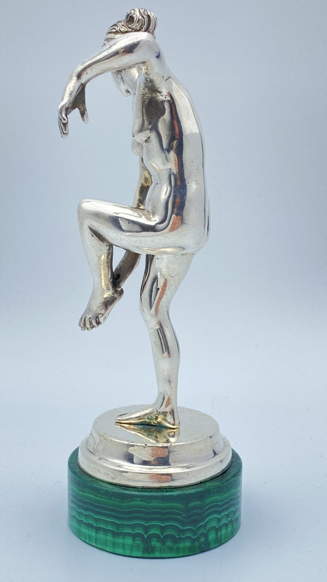 FIGURA DI MUSA IN STILE NEOCLASSICO, IN ARGENTO 800 MASSICCIO, CON BASE IN MALACHITE. ITALIA INIZI ‘900. - immagine 3
