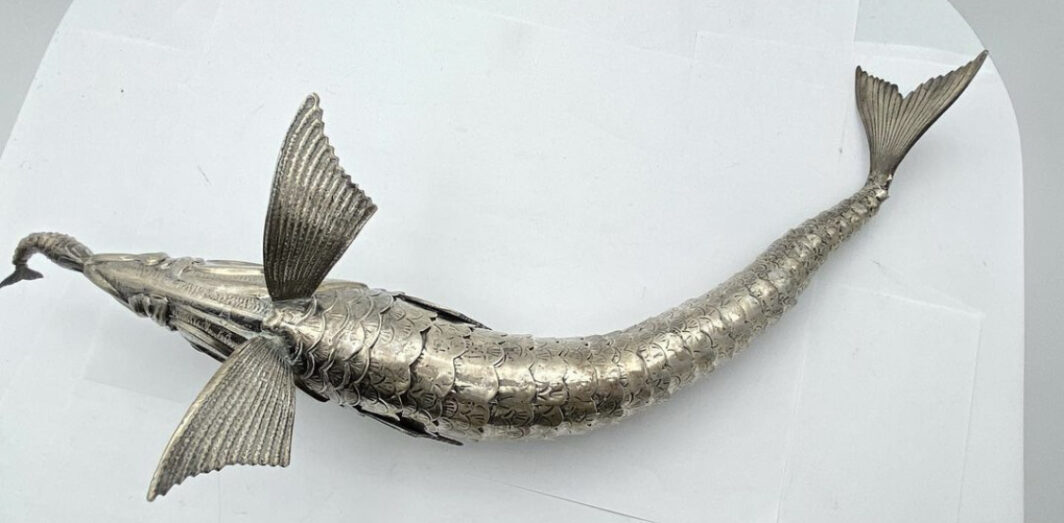 GRANDE PESCE SNODATO IN ARGENTO. XX sec. - immagine 9