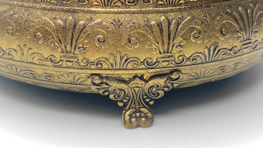 PORTAGIOIE IN BRONZO DORATO. XIX sec. - immagine 7