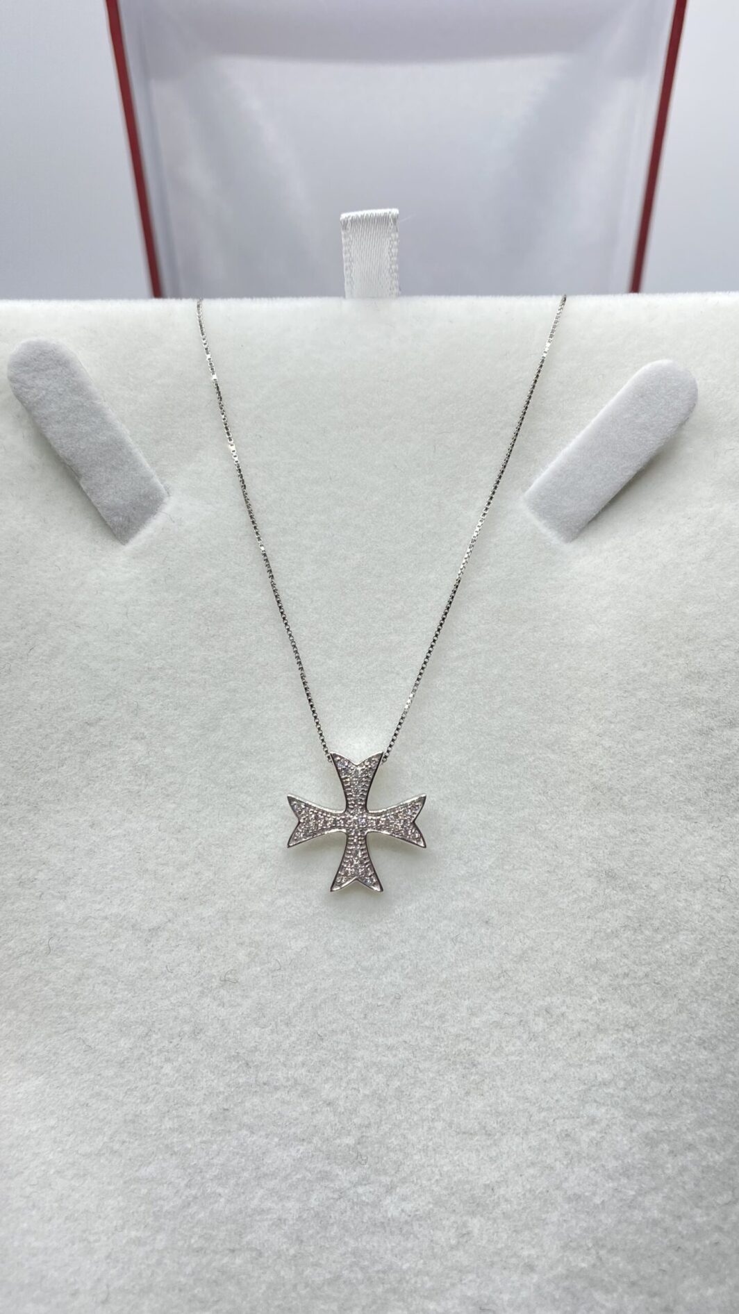 CATENINA CON CROCE DI MALTA PENDENTE, IN ORO BIANCO 18 KT E BRILLANTI. VINTAGE ANNI ‘80 - immagine 5