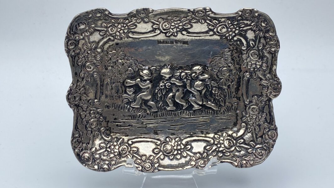 PICCOLO PIATTO IN ARGENTO. OLANDA, XIX sec. - immagine 2