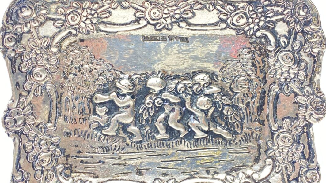 PICCOLO PIATTO IN ARGENTO. OLANDA, XIX sec. - immagine 3