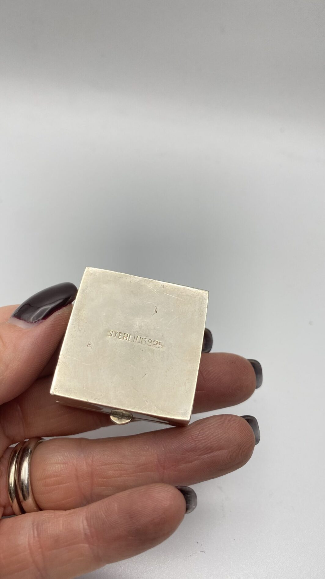 SCATOLA PORTA BON BON IN ARGENTO E SMALTI. ART DECO - immagine 4