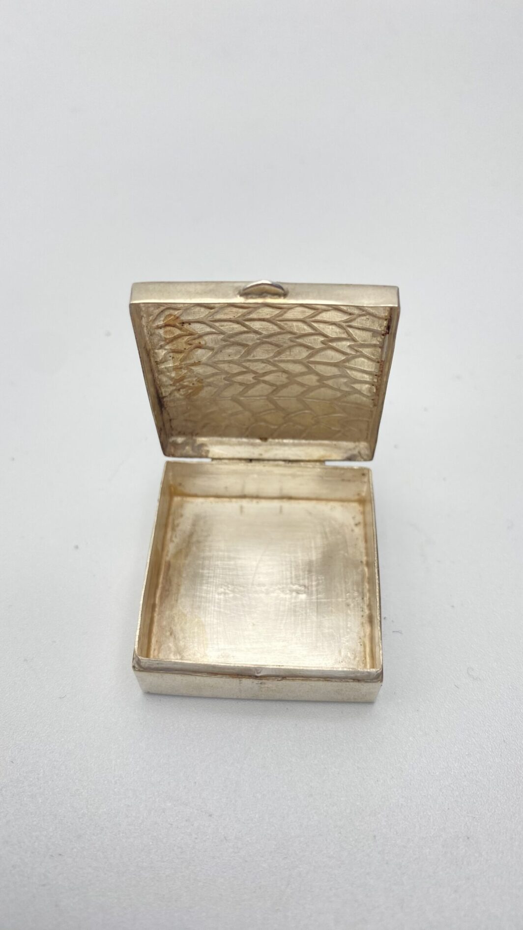 SCATOLA PORTA BON BON IN ARGENTO E SMALTI. ART DECO - immagine 3