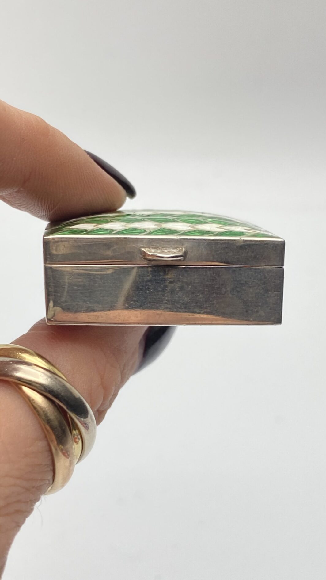 SCATOLA PORTA BON BON IN ARGENTO E SMALTI. ART DECO - immagine 5