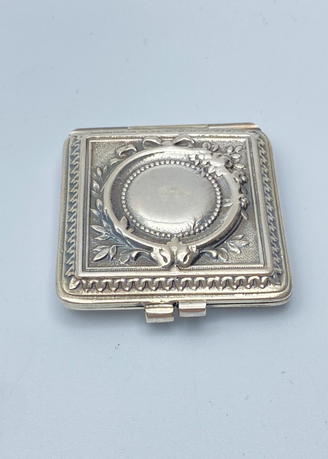 PICCOLA SCATOLA IN ARGENTO. ITALIA XX sec