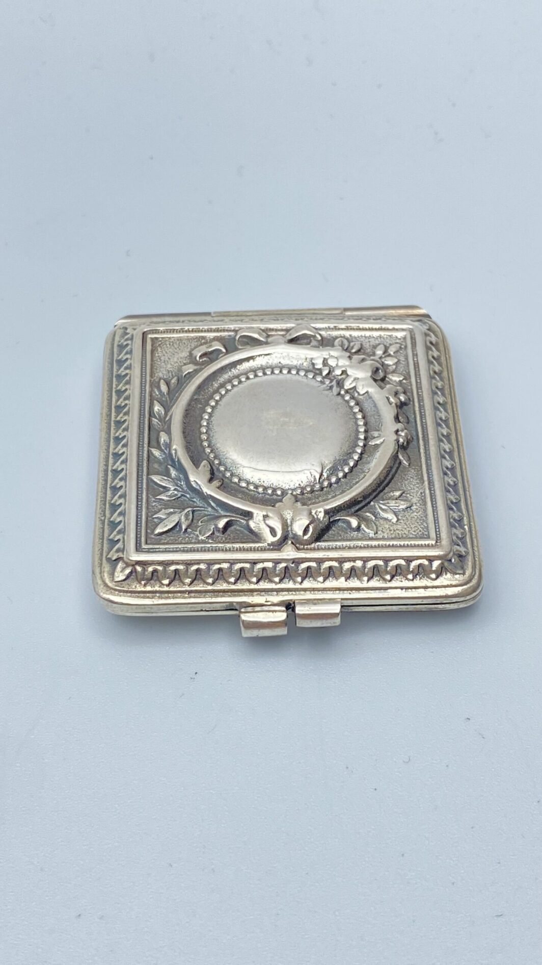 PICCOLA SCATOLA IN ARGENTO. ITALIA XX sec
