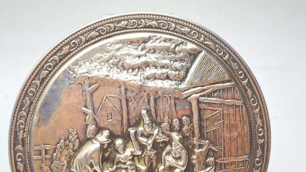 SPECCHIO DA BORSETTA IN ARGENTO. OLANDA, XX sec. - immagine 4