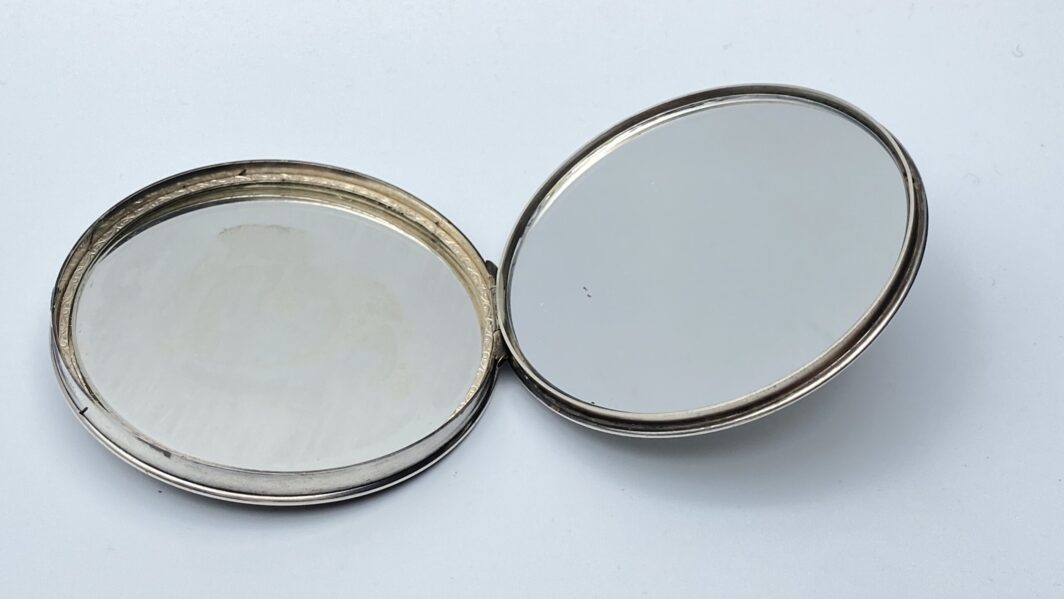SPECCHIO DA BORSETTA IN ARGENTO. OLANDA, XX sec. - immagine 8