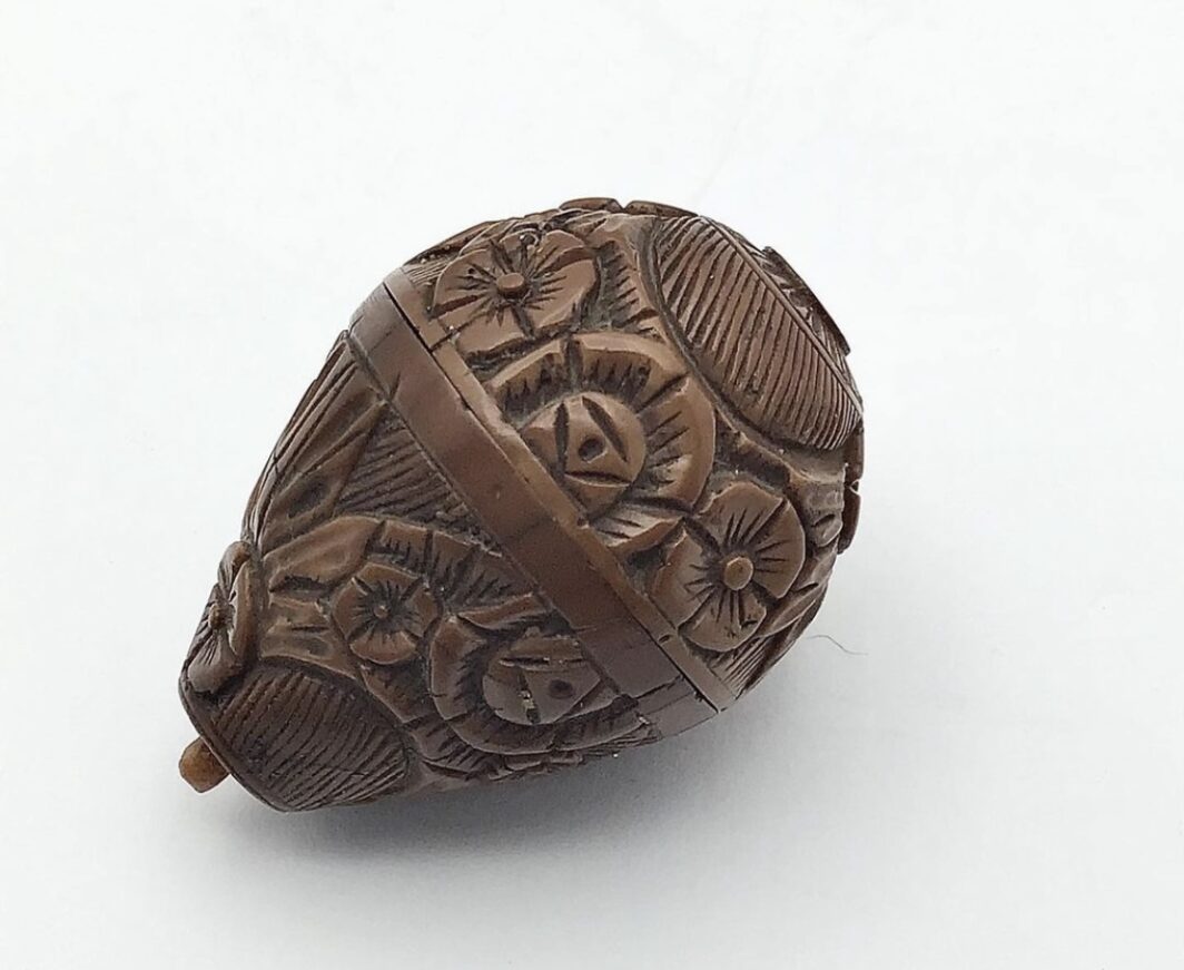 ROSARIO IN ARGENTO E GRANATI CON RELIQUIARIO E CUSTODIA ORIGINALE. XIX sec. - immagine 3