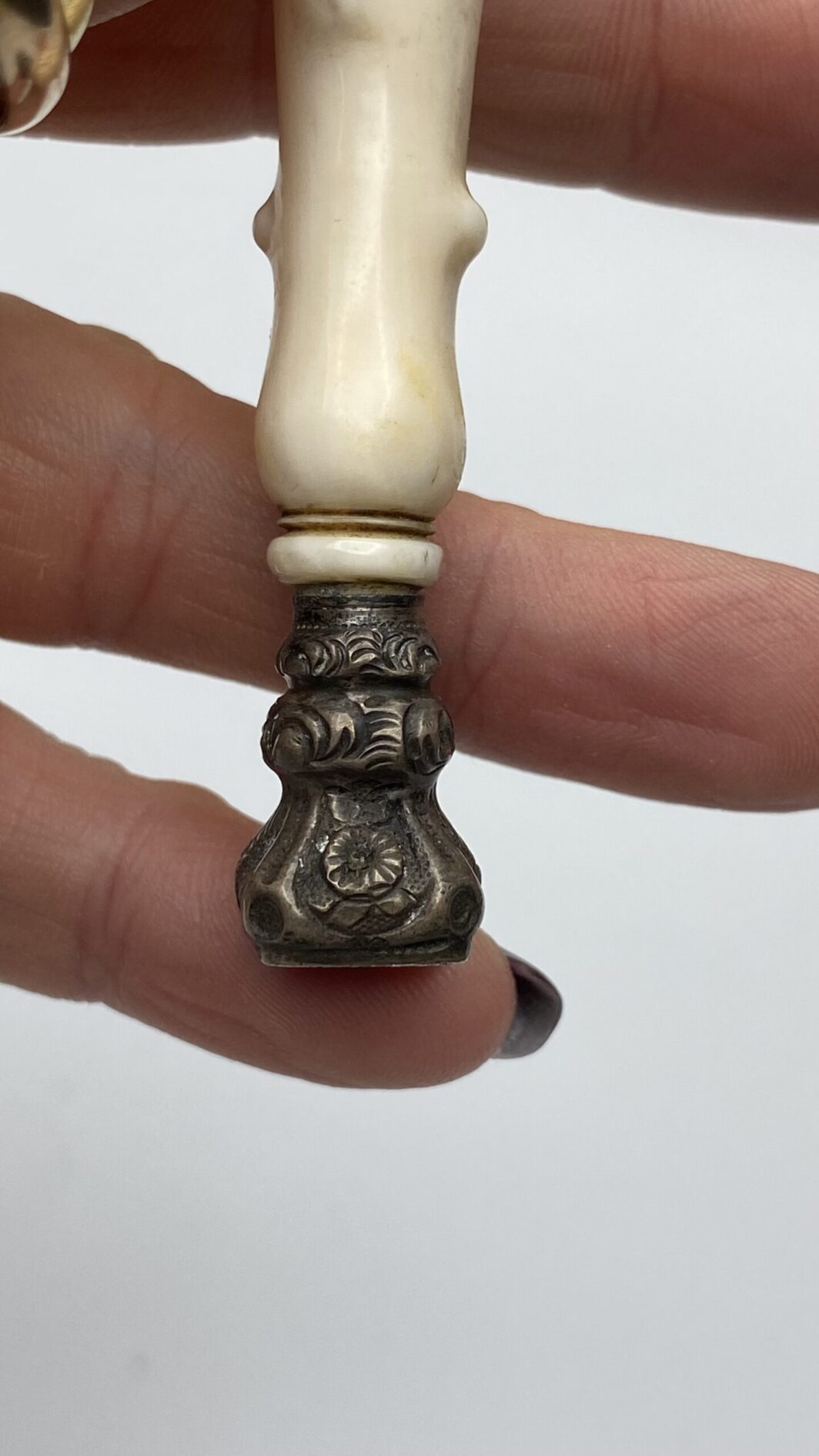 SIGILLO IN ARGENTO E MATERIALE ORGANICO PREGIATO. EPOCA NAPOLEONE III XIX SECOLO - immagine 3