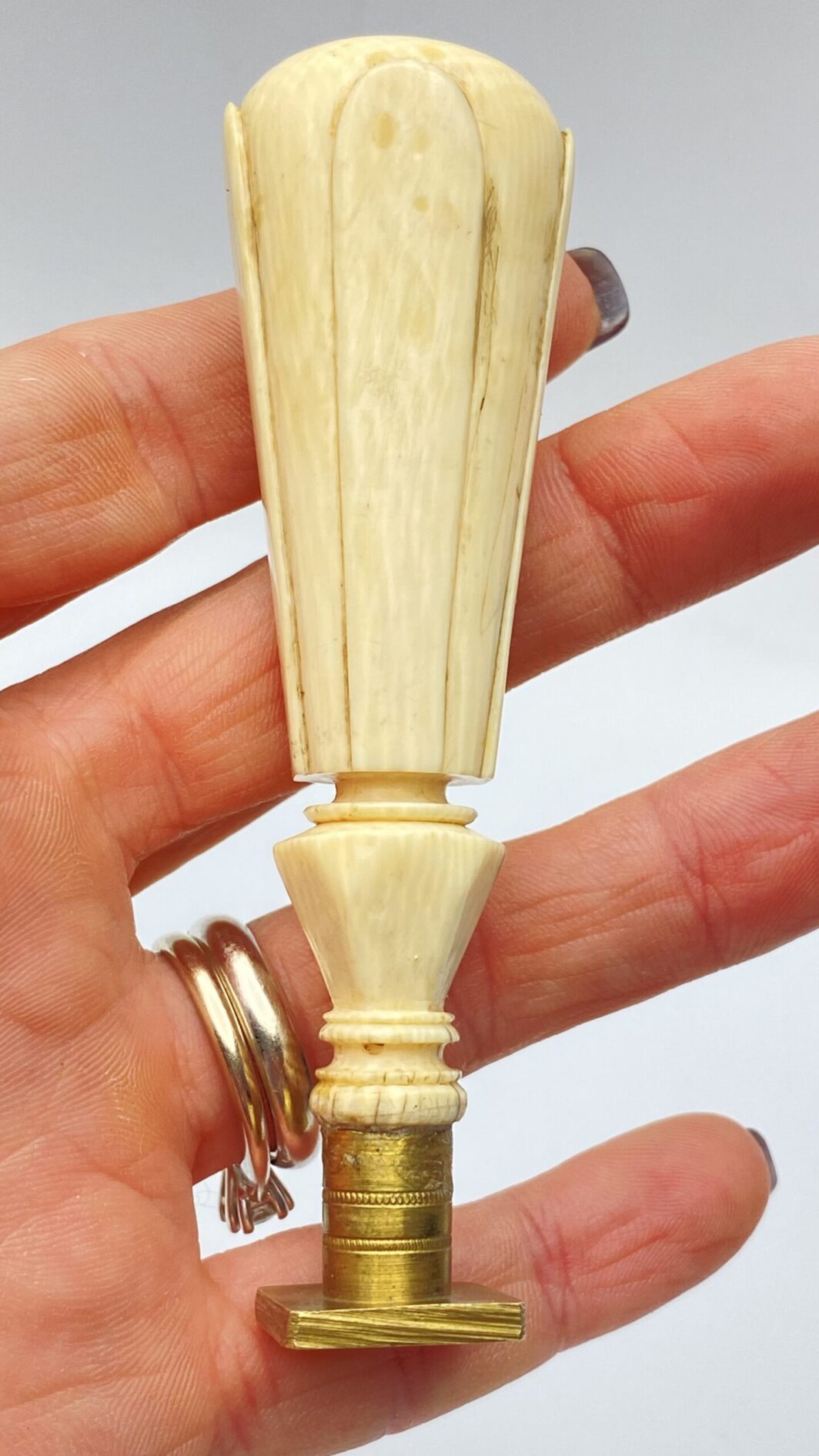 SIGILLO NAPOLEONE III. MATERIALE ORGANICO PREGIATO E BRONZO DORATO. XIX sec. - immagine 3