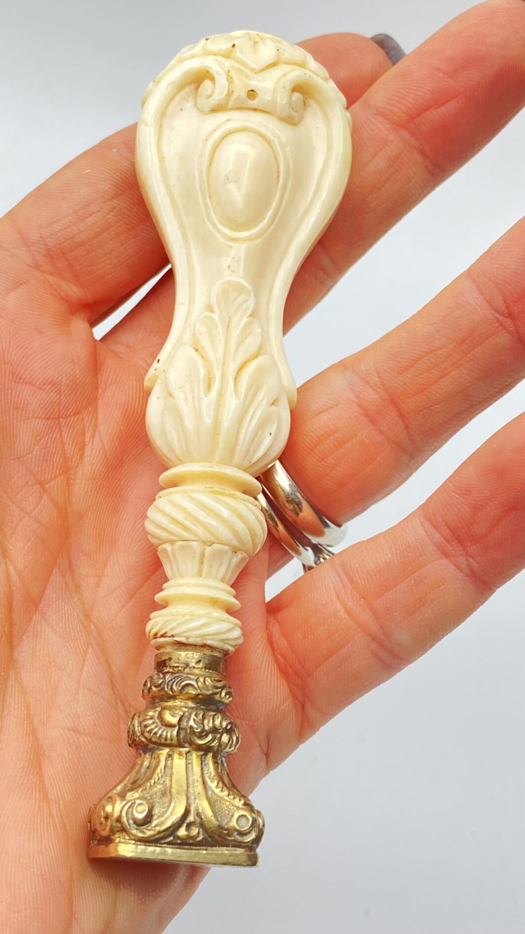SIGILLO IN ARGENTO E MATERIALE ORGANICO PREGIATO. FRANCIA 1840 CIRCA - immagine 5