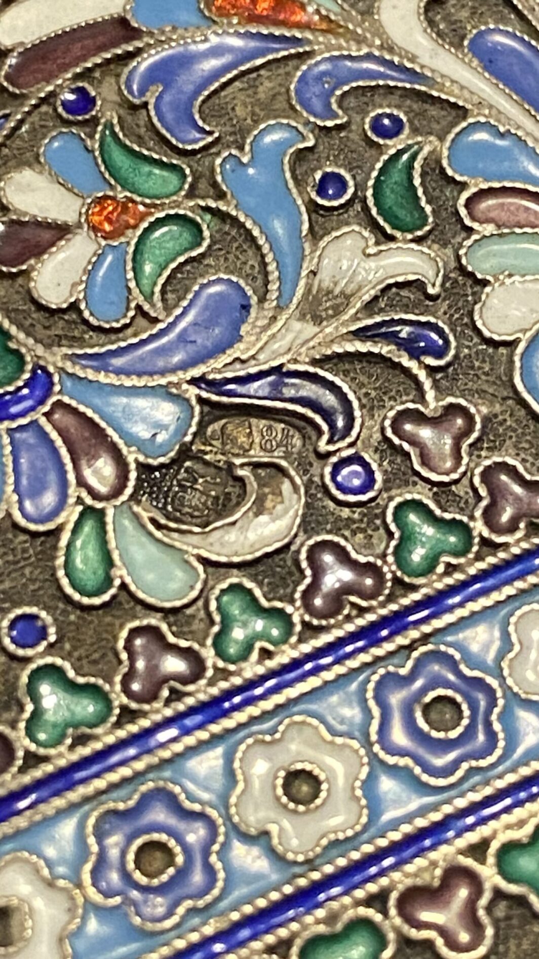 SUPERBO PORTASIGARETTE IN ARGENTO RICCAMENTE DECORATO A SMALTI CLOISONNÈ, FIRMATO DAL CELEBRE MAESTRO ARGENTIERE RUSSO KHLEBNIKOV. RUSSIA , XIX SEC. - immagine 9