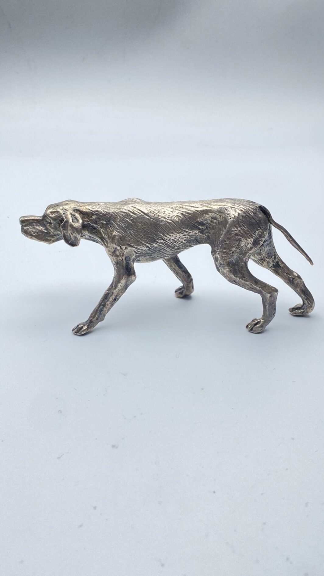 SCULTURA DI CANE DA CACCIA POINTER INGLESE IN ARGENTO MASSICCIO 925. XX sec.