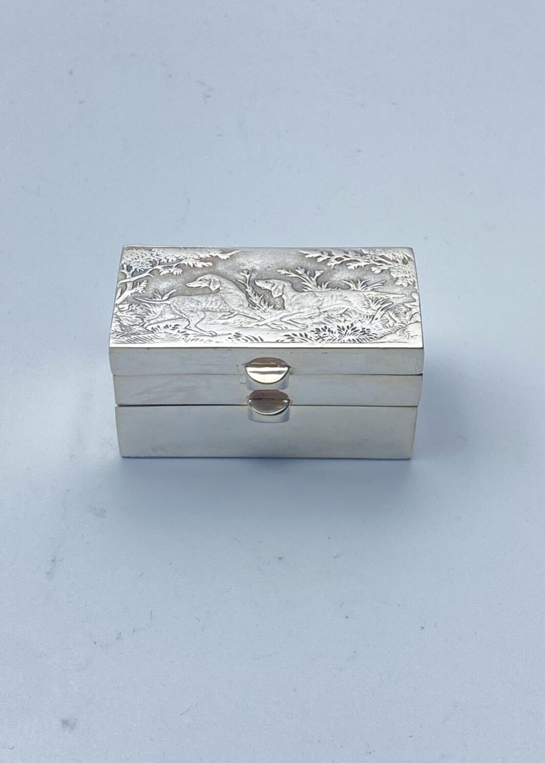 TABACCHIERA DOPPIOFONDO IN ARGENTO. XX sec.