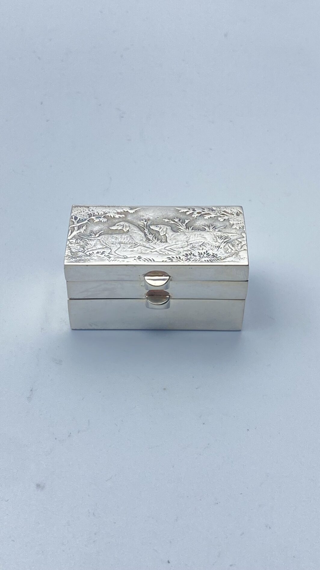 TABACCHIERA DOPPIOFONDO IN ARGENTO. XX sec.