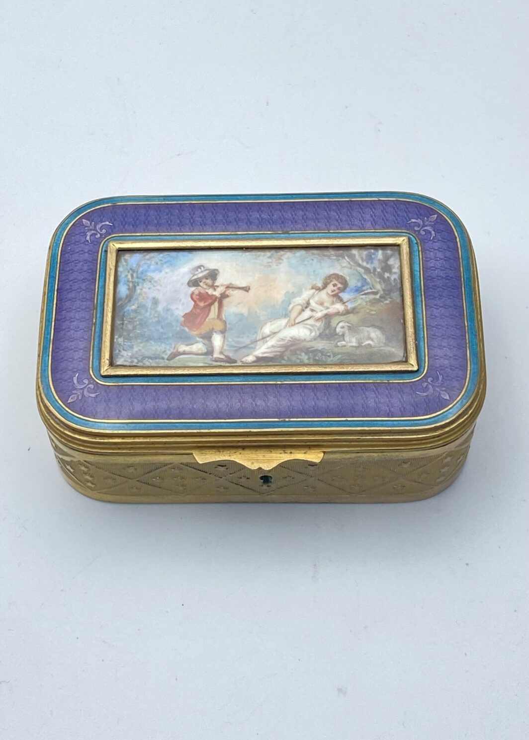 PORTAGIOIE IN BRONZO DORATO, SMALTI E MINIATURA SU MATERIALE ORGANICO PREZIOSO. INIZI XIX sec.