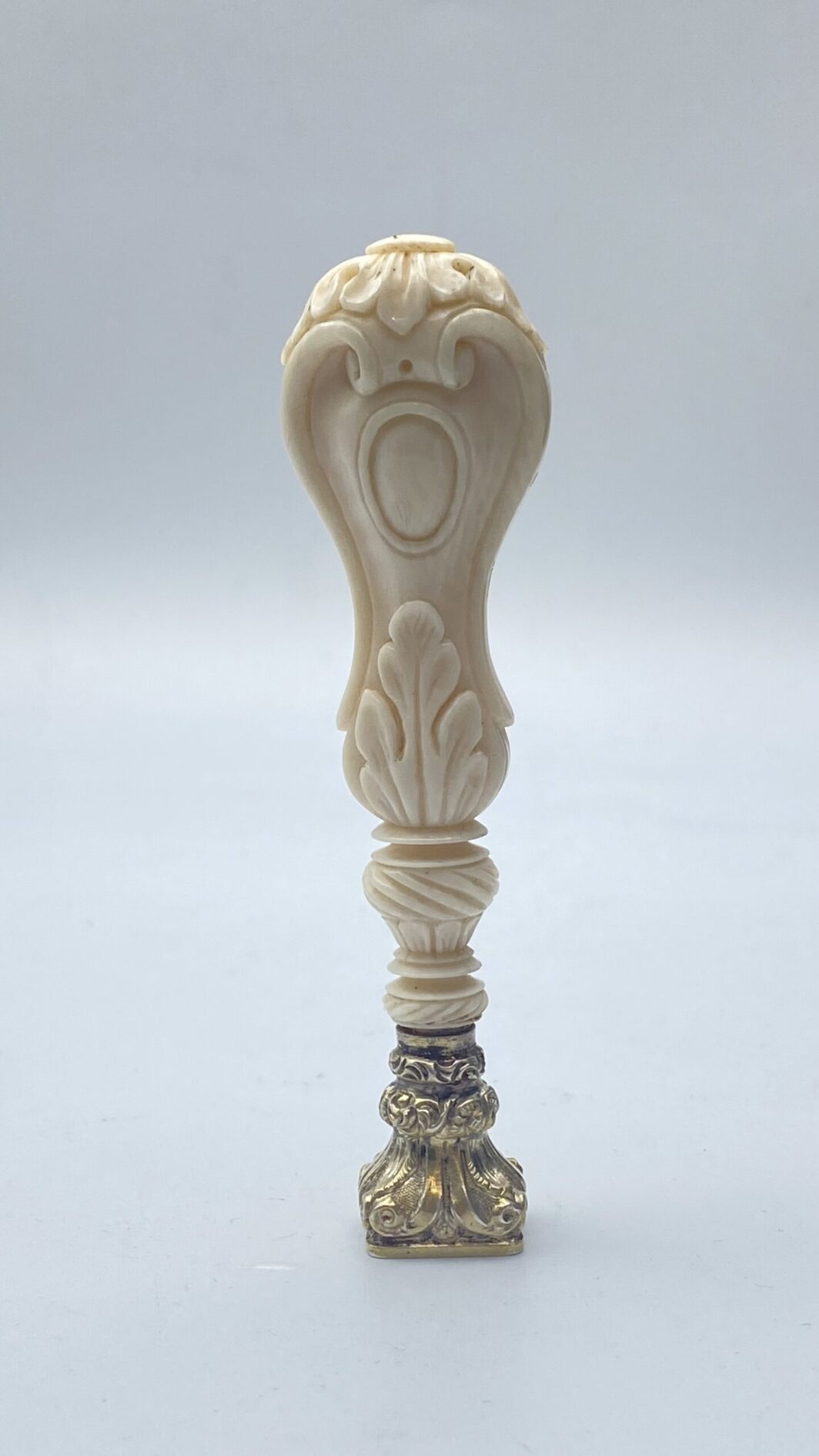 SIGILLO IN ARGENTO E MATERIALE ORGANICO PREGIATO. FRANCIA 1840 CIRCA