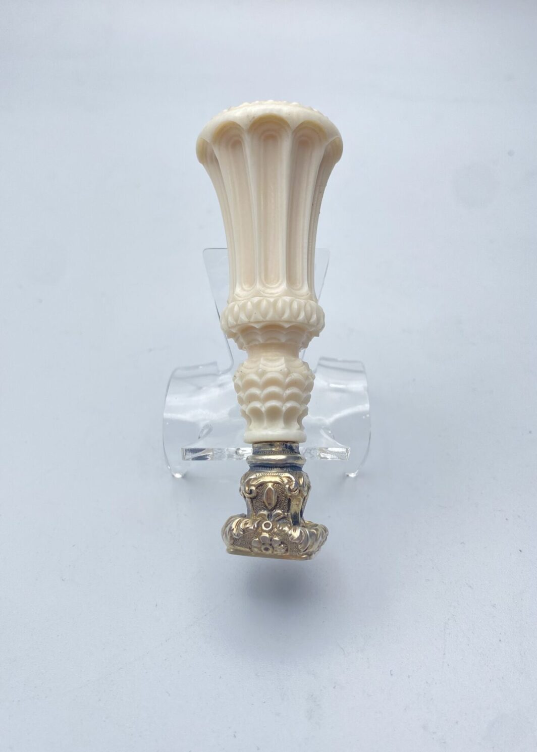 SIGILLO IN MATERIALE ORGANICO PREGIATO. XIX SECOLO. FRANCIA