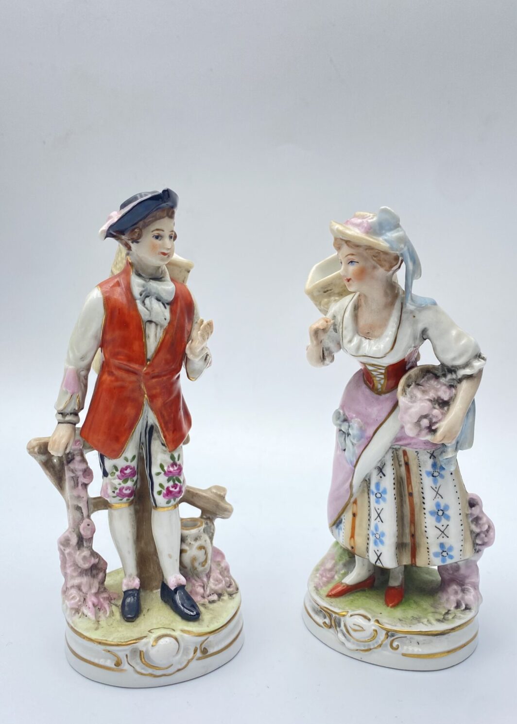 PAIO DI STATUINE IN PORCELLANA VEB, SCHEIBE ALSBACH, GERMANIA PRIMA METÀ XIX sec.