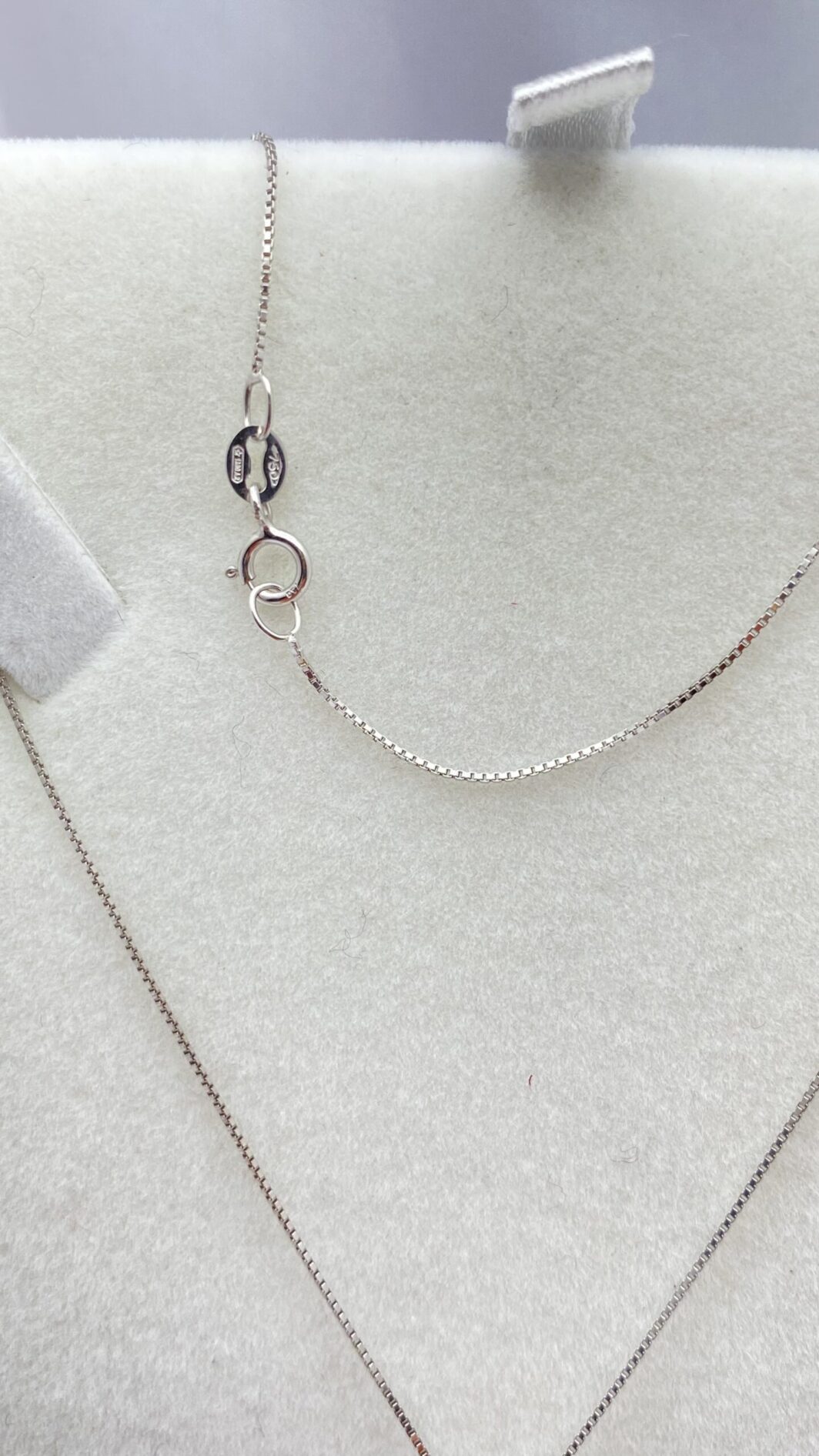 CATENINA CON CROCE DI MALTA PENDENTE, IN ORO BIANCO 18 KT E BRILLANTI. VINTAGE ANNI ‘80 - immagine 6