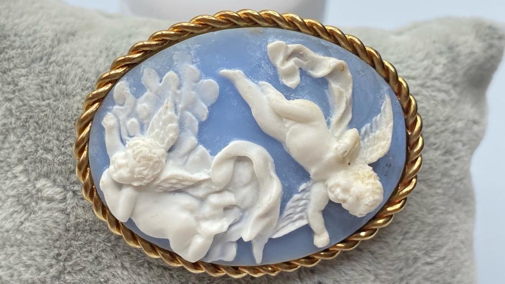CAMMEO IN PORCELLANA WEDGWOOD CON CORNICE IN ORO 9KT. EPOCA REGINA VITTORIA XIX sec. - immagine 3