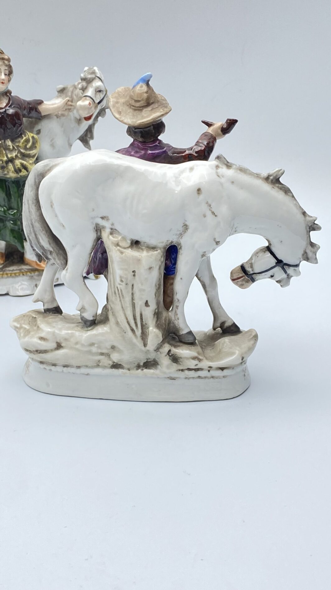 PAIO DI STATUINE IN PORCELLANA CAPODIMONTE. XIX sec. - immagine 7