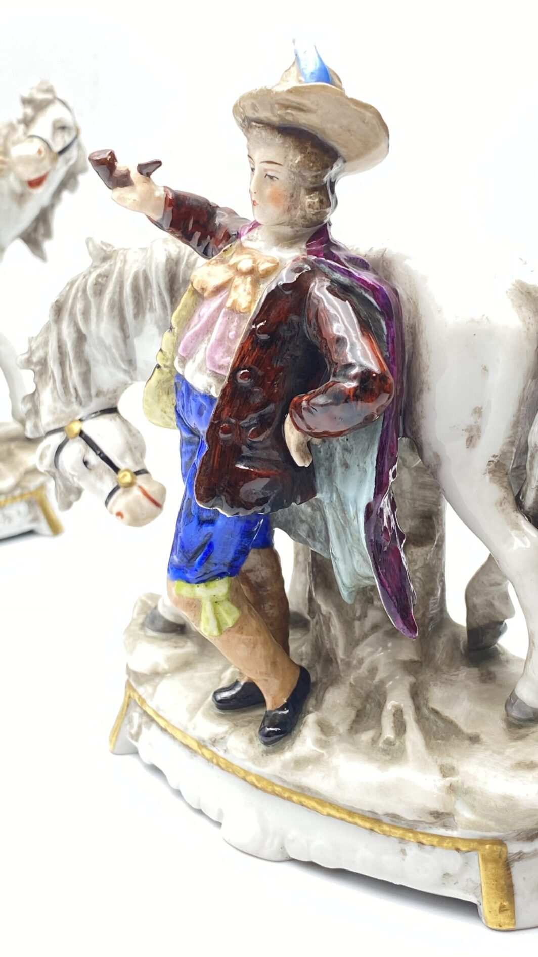 PAIO DI STATUINE IN PORCELLANA CAPODIMONTE. XIX sec. - immagine 10