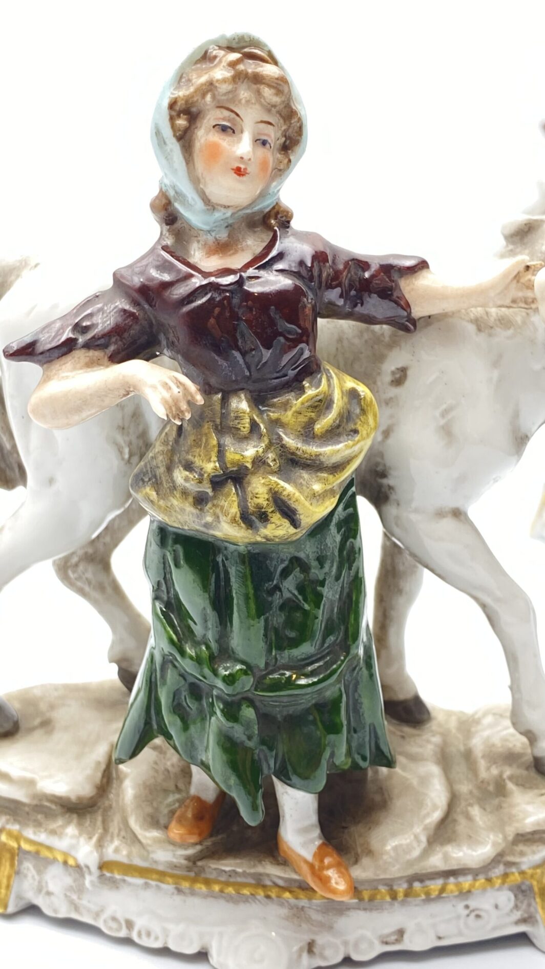 PAIO DI STATUINE IN PORCELLANA CAPODIMONTE. XIX sec. - immagine 11