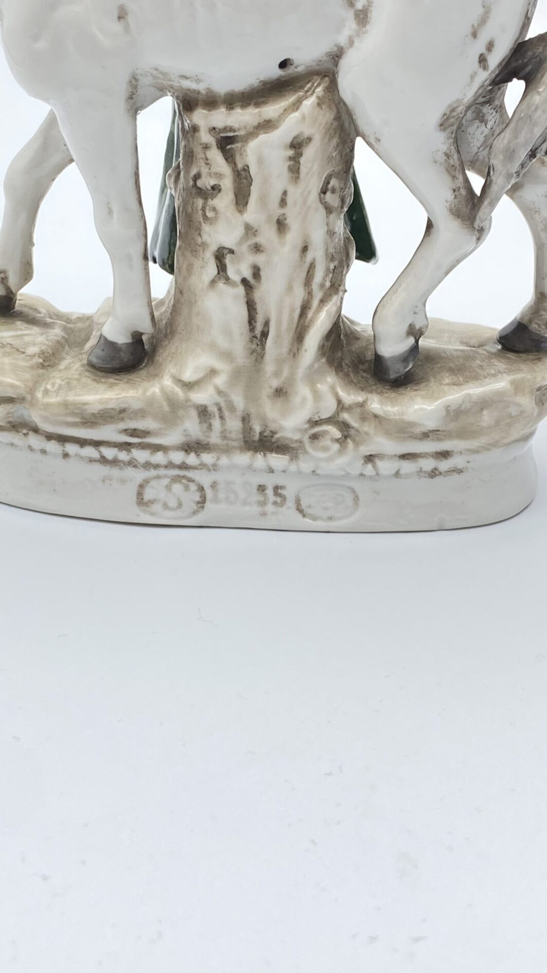 PAIO DI STATUINE IN PORCELLANA CAPODIMONTE. XIX sec. - immagine 14