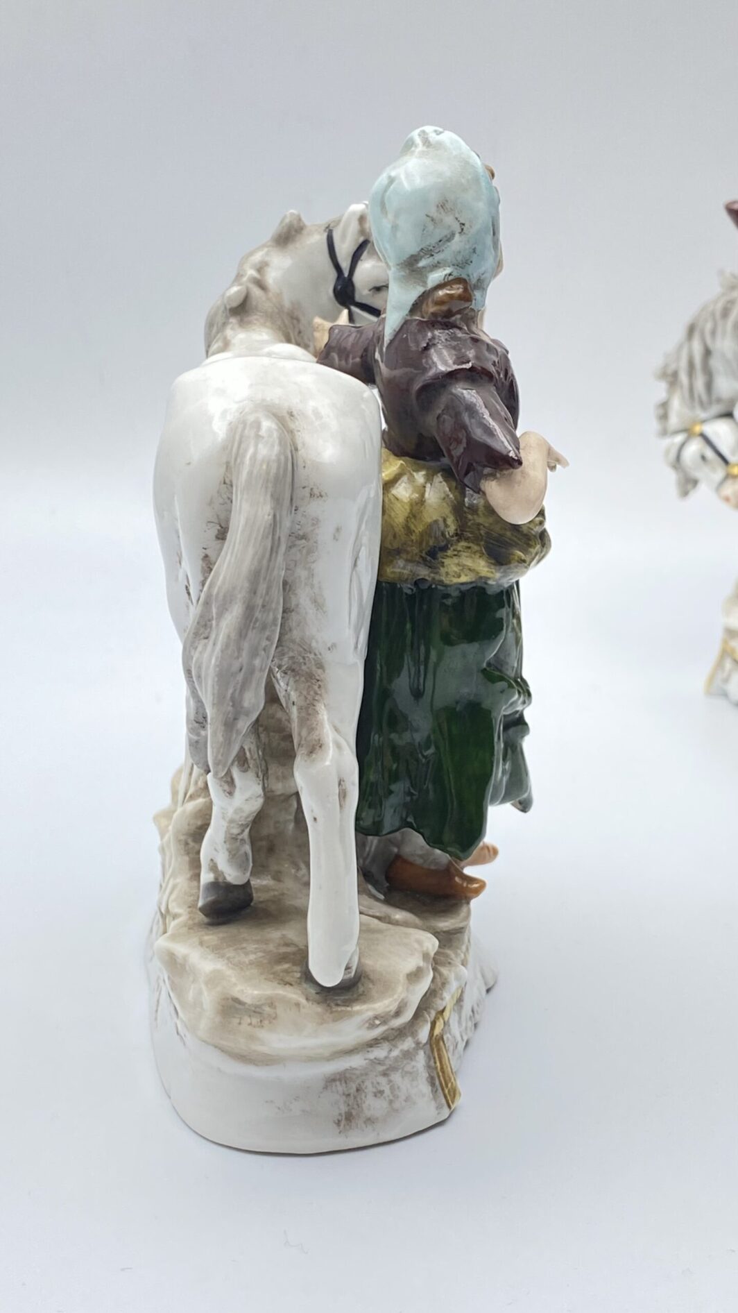 PAIO DI STATUINE IN PORCELLANA CAPODIMONTE. XIX sec. - immagine 15