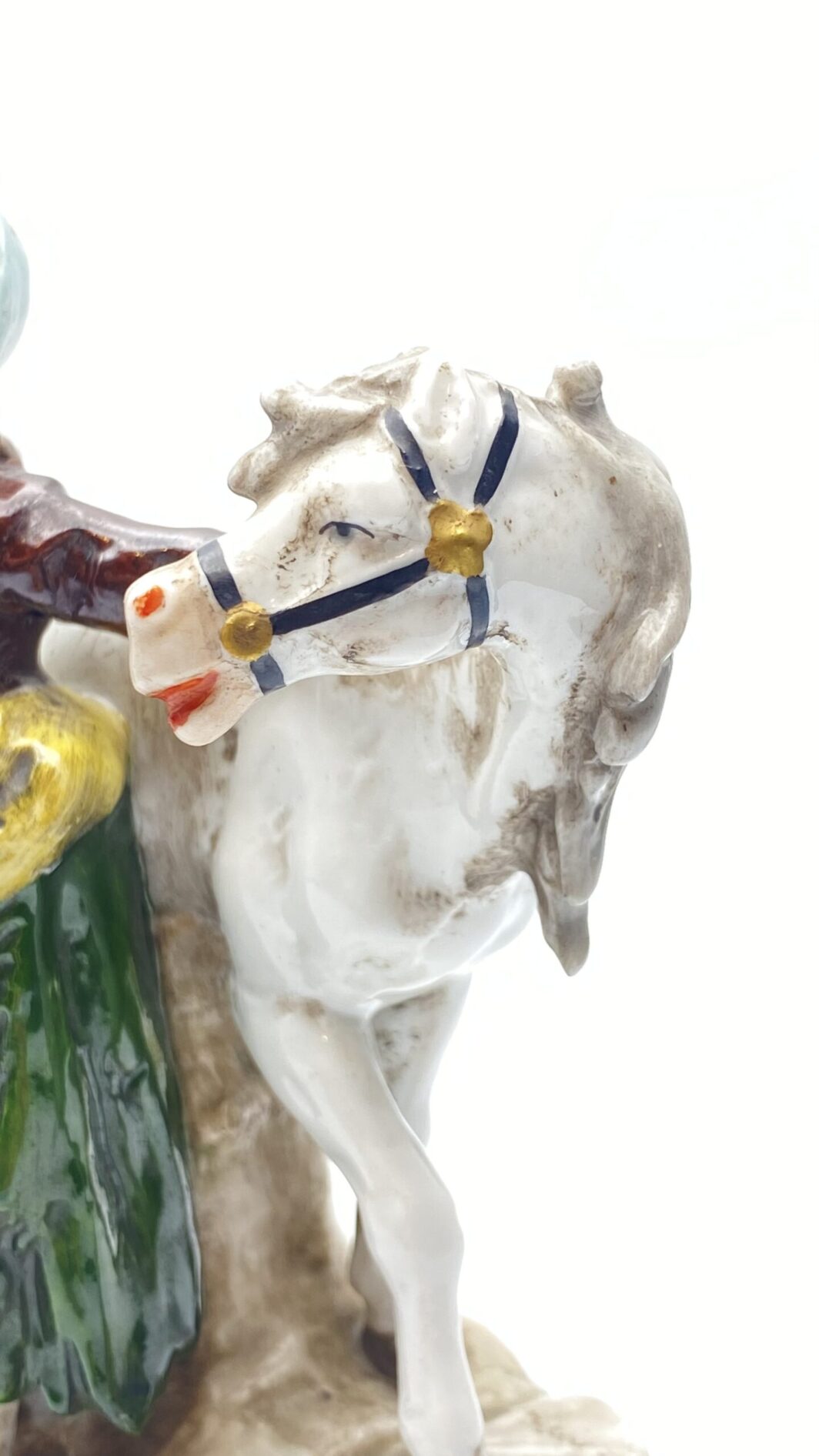 PAIO DI STATUINE IN PORCELLANA CAPODIMONTE. XIX sec. - immagine 16