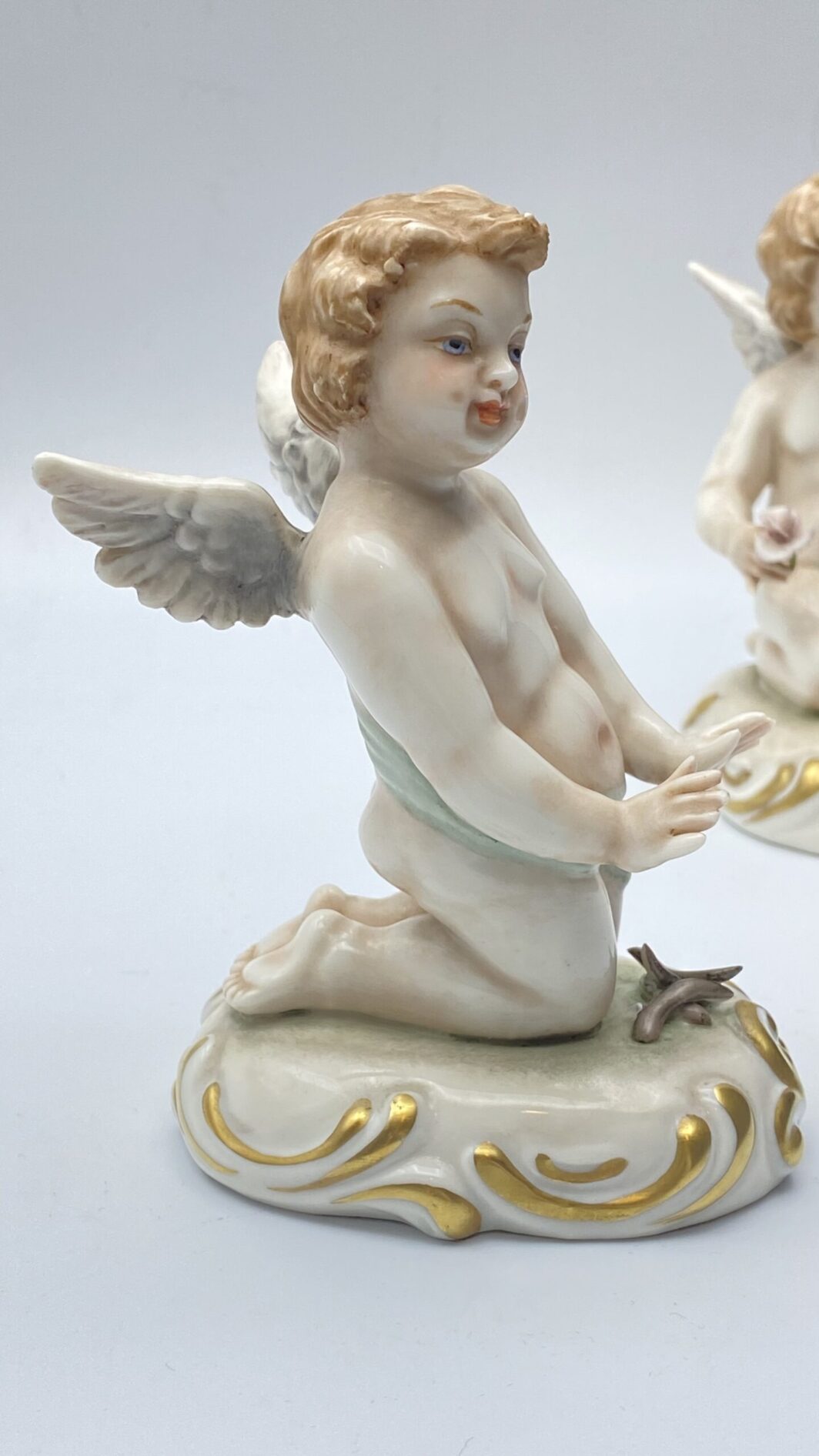 PAIO DI ANGELI IN PORCELLANA DI CAPODIMONTE. NAPOLI, FINE ‘800 - immagine 8