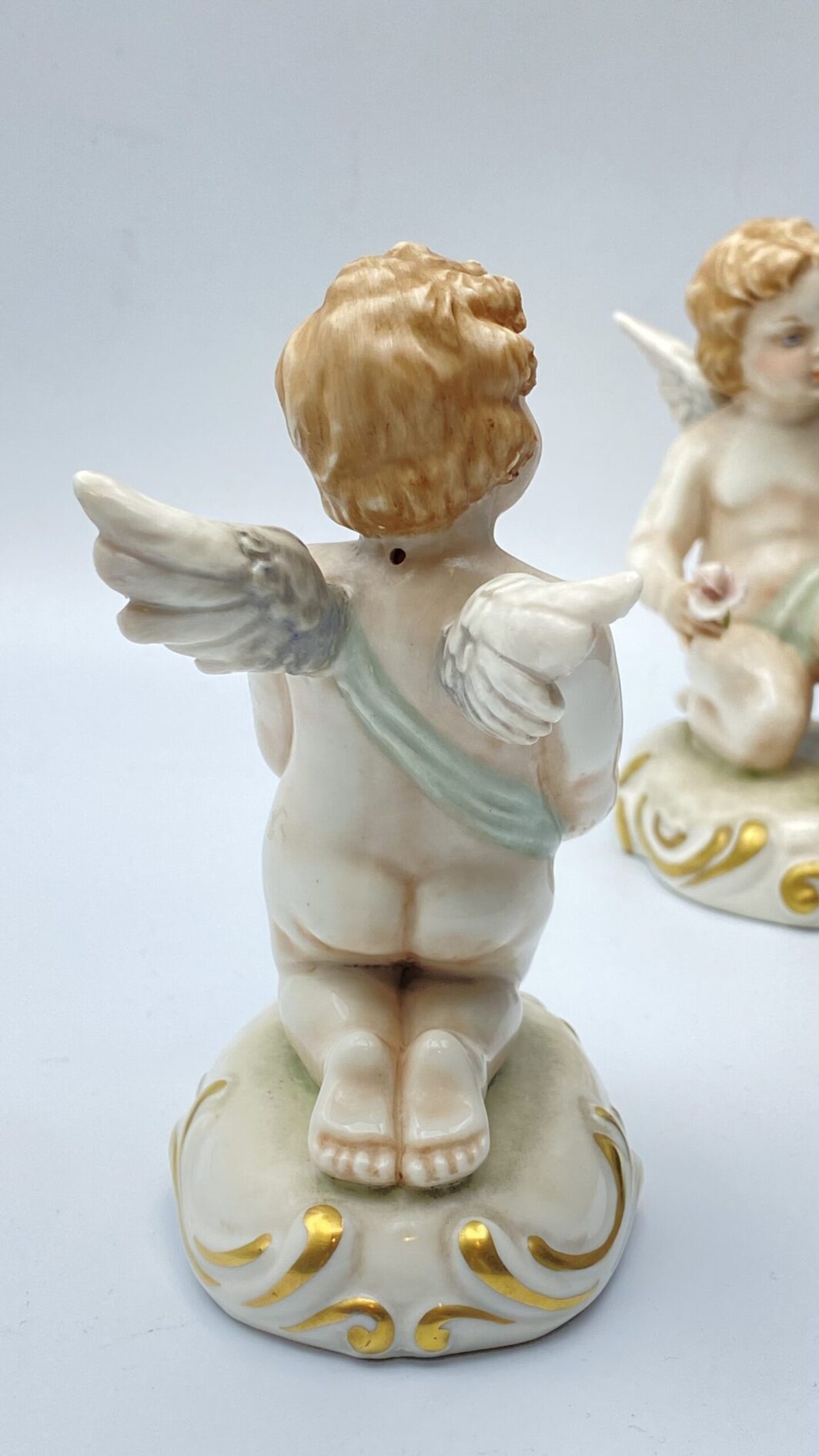 PAIO DI ANGELI IN PORCELLANA DI CAPODIMONTE. NAPOLI, FINE ‘800 - immagine 7