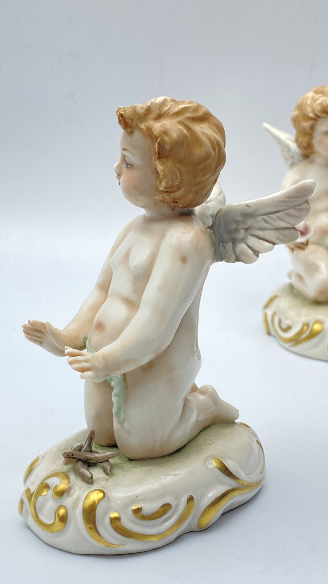 PAIO DI ANGELI IN PORCELLANA DI CAPODIMONTE. NAPOLI, FINE ‘800 - immagine 5