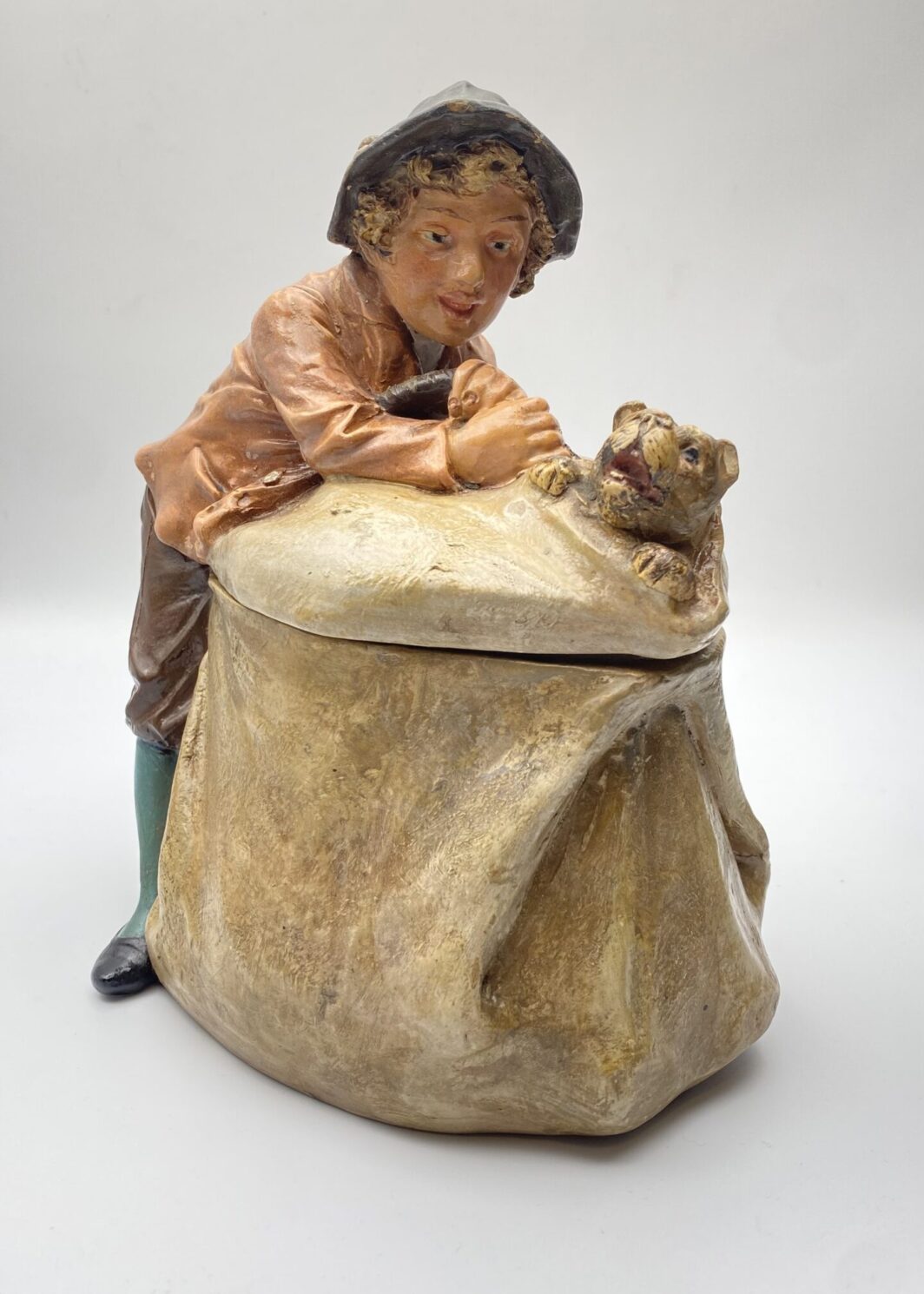 RARA SCATOLA PORTA TABACCO  DA COLLEZIONE IN TERRACOTTA. SCUOLA GOLDSCHEIDER XIX sec.