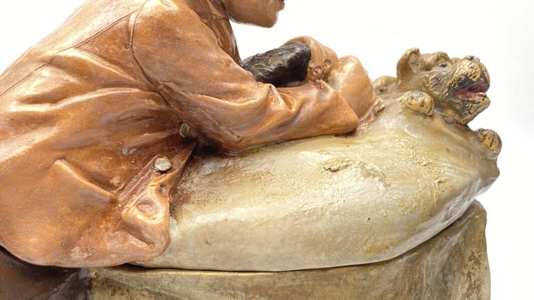 RARA SCATOLA PORTA TABACCO  DA COLLEZIONE IN TERRACOTTA. SCUOLA GOLDSCHEIDER XIX sec. - immagine 13
