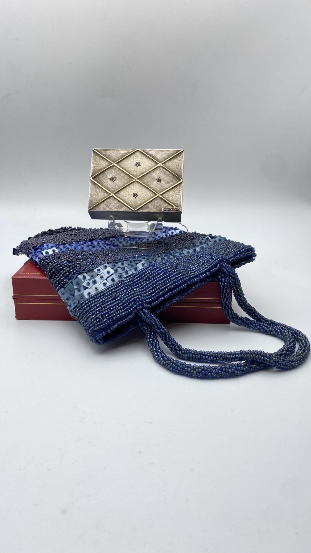 TROUSSE IN ARGENTO 925, ORO 18KT, ZAFFIRI RUBINI E POCHETTE DI PERLINE E STRASS. VINTAGE ANNI ‘50 - immagine 17