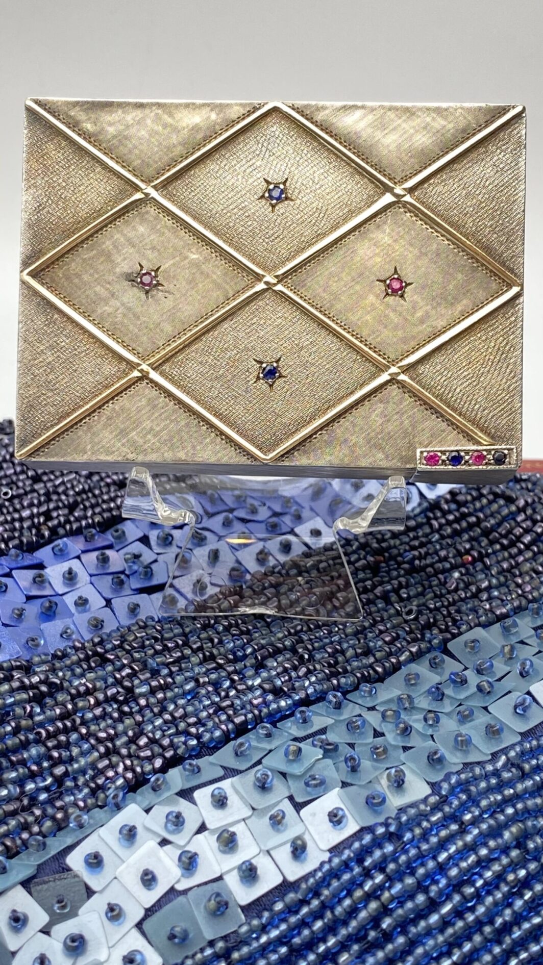TROUSSE IN ARGENTO 925, ORO 18KT, ZAFFIRI RUBINI E POCHETTE DI PERLINE E STRASS. VINTAGE ANNI ‘50 - immagine 18